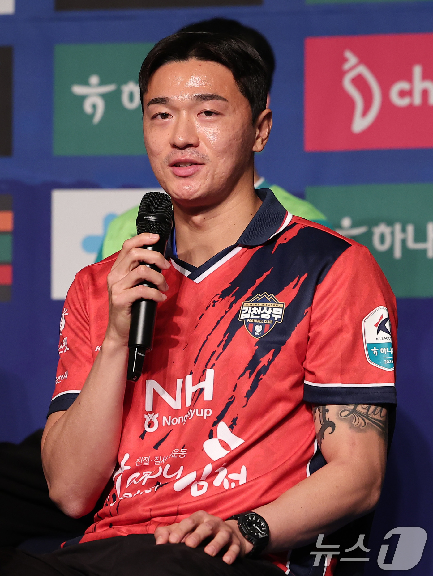 (서울=뉴스1) 김성진 기자 = 김천상무 김민덕이 13일 서울 서대문구 스위스 그랜드 호텔에서 열린 '하나은행 K리그1 2025 개막 미디어데이'에서 출사표를 밝히고 있다. 202 …