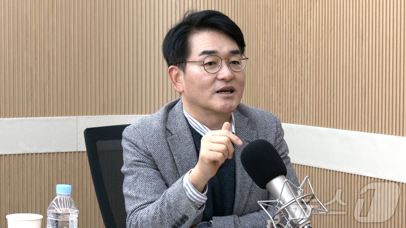 본문 이미지 - 박용진 전 더불어민주당 의원이 13일 뉴스1TV &#39;팩트앤뷰&#39;에 출연해 질문에 답하고 있다.