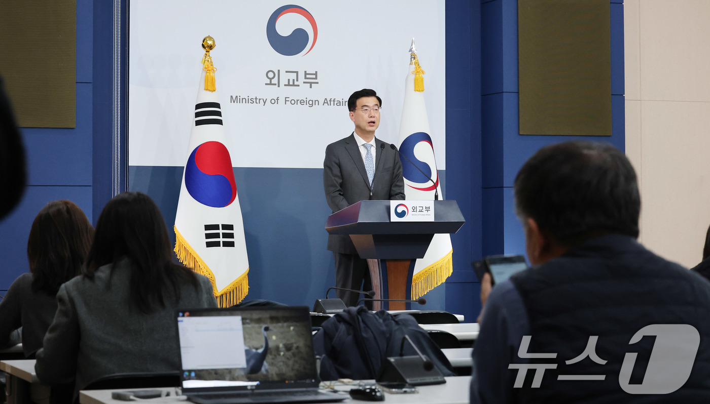 (서울=뉴스1) 임세영 기자 = 이재웅 외교부 대변인이 13일 서울 종로구 외교부 청사에서 정례브리핑을 하고 있다. 2025.2.13/뉴스1