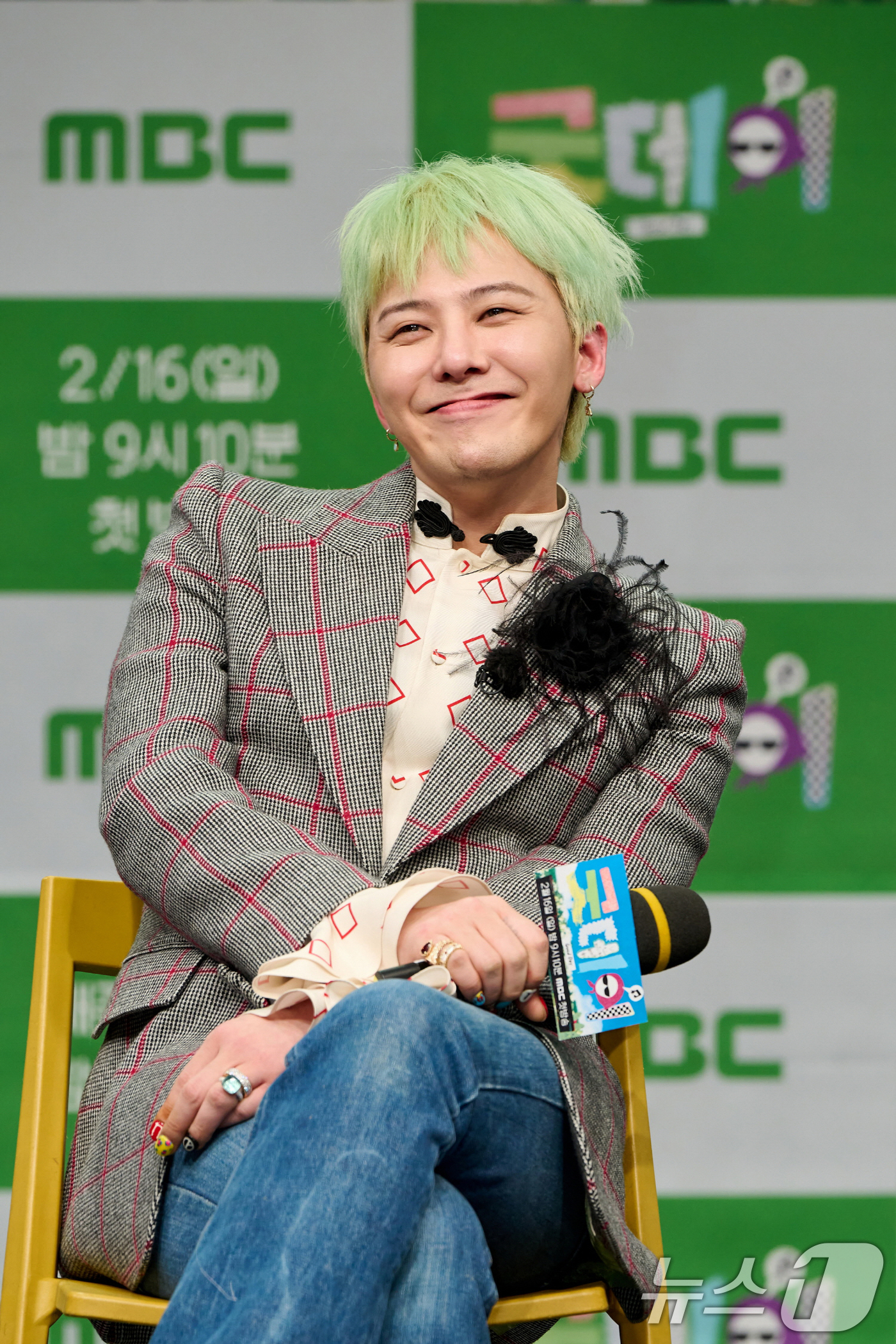 (서울=뉴스1) 권현진 기자 = 빅뱅의 지드래곤이 13일 오후 온라인 형식으로 진행된 MBC 새 예능프로그램 ‘굿데이’ 제작발표회에 참석해 미소를 짓고 있다. (MBC 제공. 재판 …