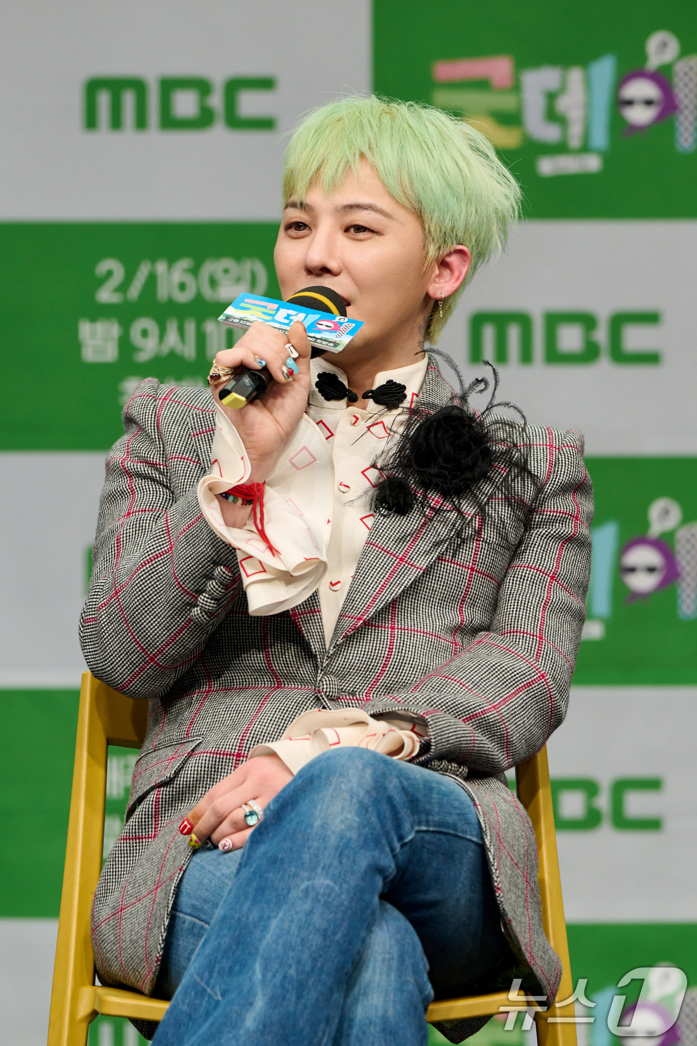 (서울=뉴스1) 권현진 기자 = 빅뱅의 지드래곤이 13일 오후 온라인 형식으로 진행된 MBC 새 예능프로그램 ‘굿데이’ 제작발표회에 참석해 취재진의 질문에 답하고 있다. (MBC …