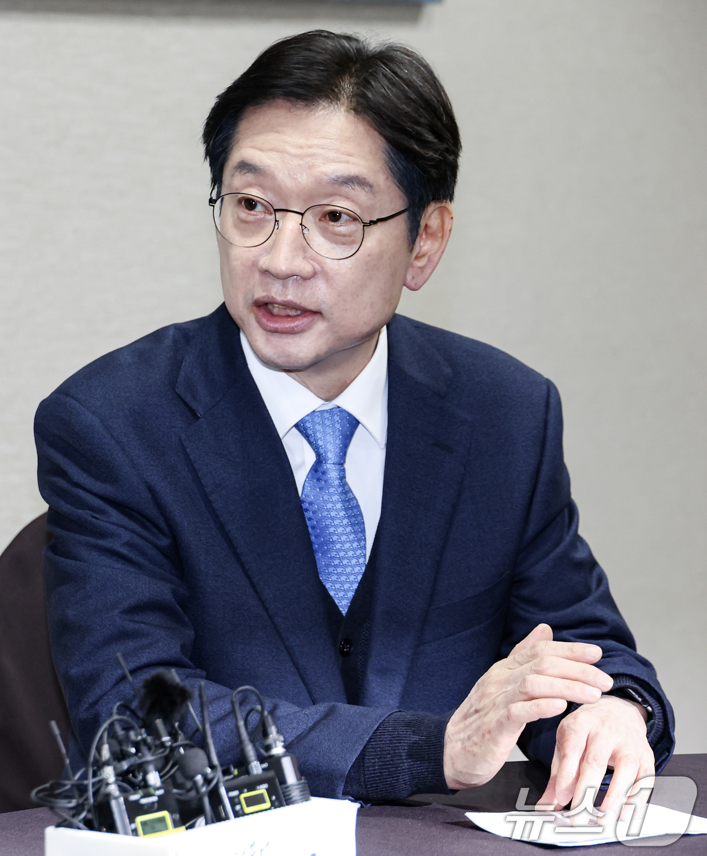 (서울=뉴스1) 이재명 기자 = 김경수 전 경남도지사가 13일 오후 국회에서 열린 이재명 더불어민주당 대표와의 회동에서 발언하고 있다. (공동취재) 2025.2.13/뉴스1