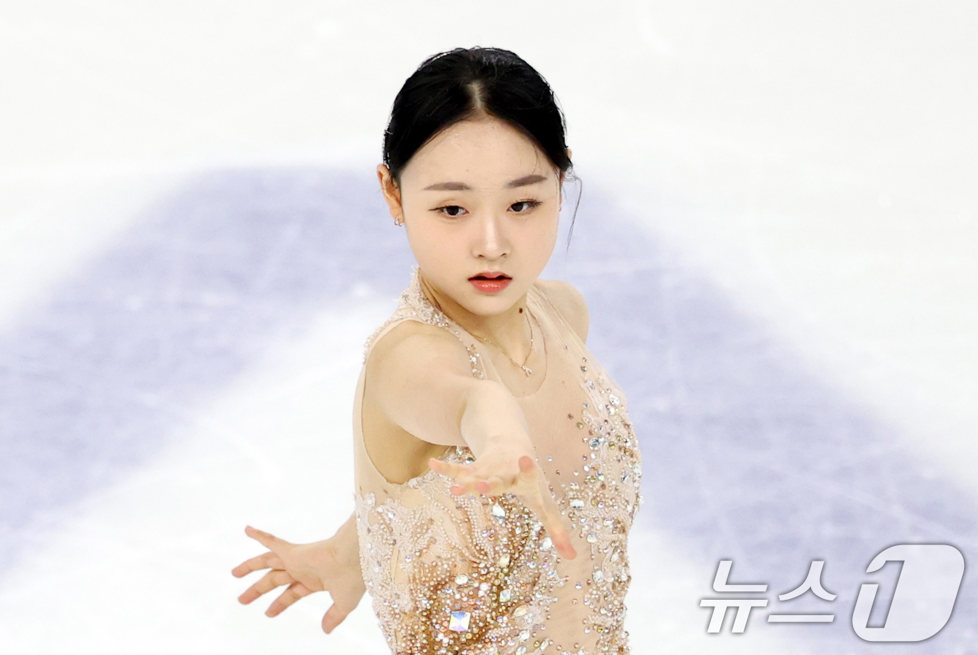 (서울=뉴스1) 이승배 기자 = 피겨 김채연이 13일 중국 헤이룽장성 하얼빈 빙상훈련센터 다목적홀에서 열린 하얼빈 동계아시안게임 피겨 여자 싱글 프리스케이팅에서 연기를 펼치고 있다 …