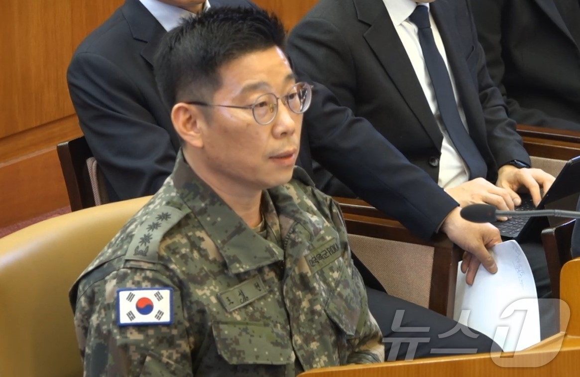 (서울=뉴스1) = 조성현 수도방위사령부 제1경비단장(대령)이 13일 서울 종로구 헌법재판소에서 열린 윤석열 대통령 탄핵심판 8차 변론에서 발언을 하고 있다. (헌법재판소 제공. …
