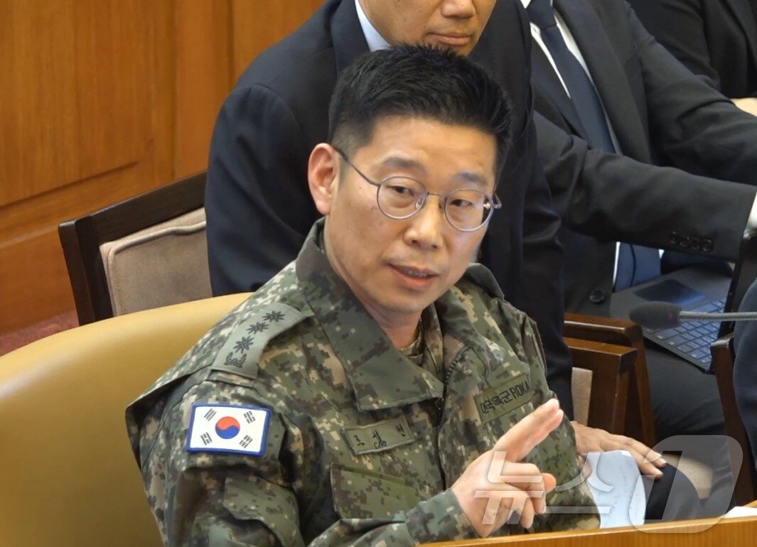 본문 이미지 - 조성현 수도방위사령부 제1경비단장&#40;대령&#41;이 13일 서울 종로구 헌법재판소에서 열린 윤석열 대통령 탄핵심판 8차 변론에서 발언을 하고 있다. &#40;헌법재판소 제공. 재판매 및 DB 금지&#41; 2025.2.13/뉴스1