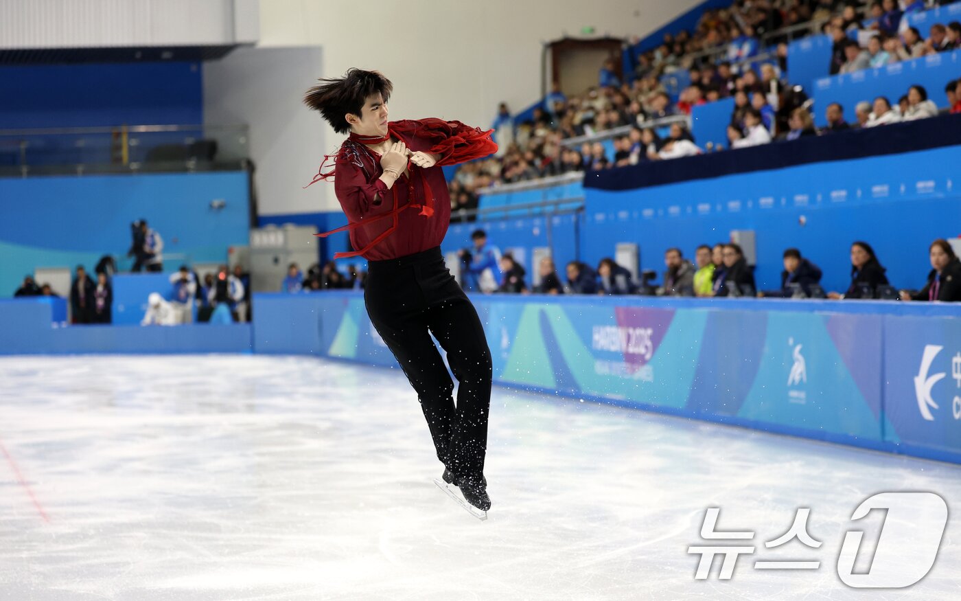 본문 이미지 - 피겨 차준환이 13일 중국 헤이룽장성 하얼빈 빙상훈련센터 다목적홀에서 열린 하얼빈 동계아시안게임 피겨 남자 싱글 프리스케이팅에서 연기를 펼치고 있다. 2025.2.13/뉴스1 ⓒ News1 이승배 기자