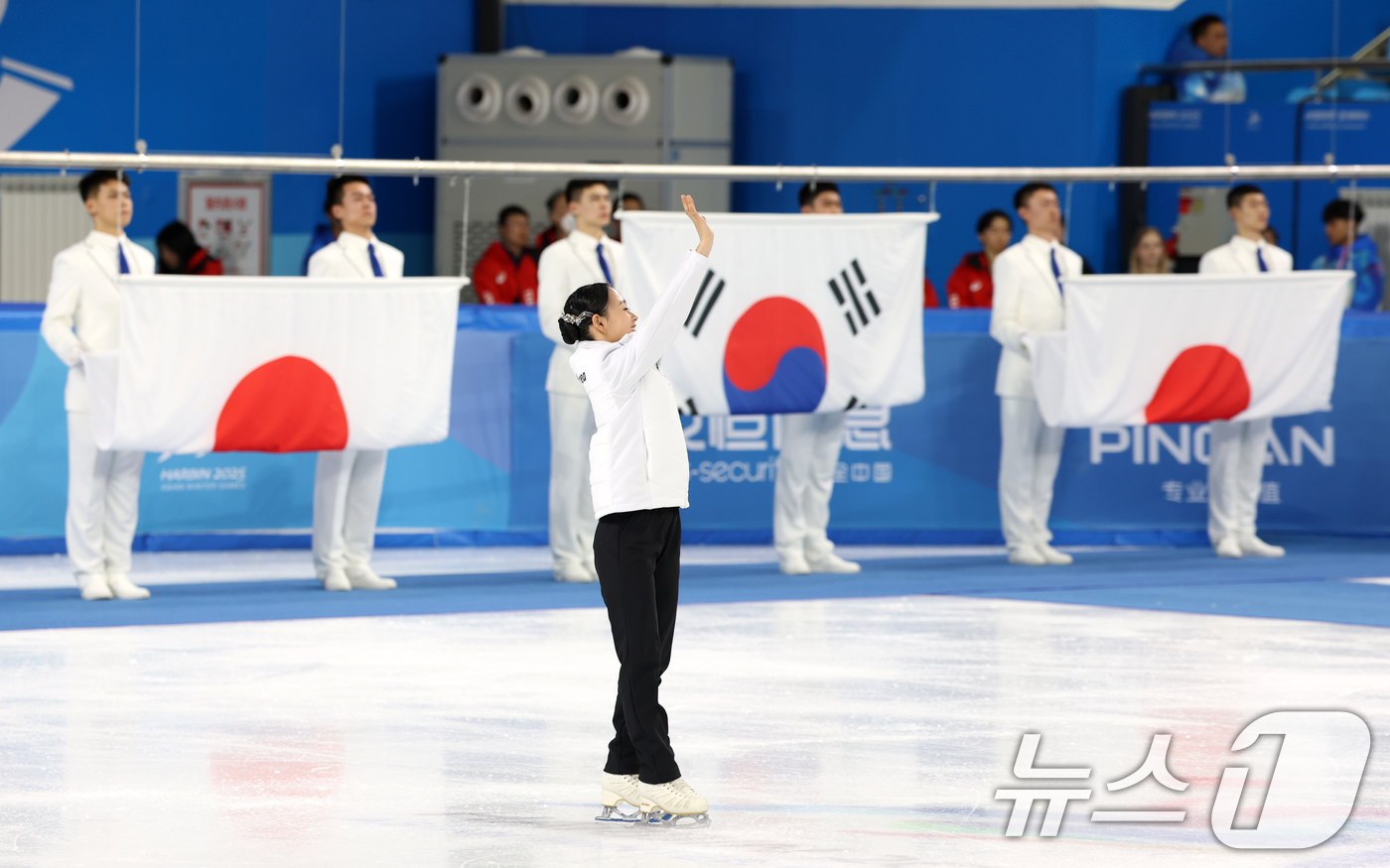 (하얼빈(중국)=뉴스1) 이승배 기자 = 하얼빈 동계아시안게임 피겨 여자 싱글 프리스케이팅에서 금메달을 차지한 김채연이 13일 중국 헤이룽장성 하얼빈 빙상훈련센터 다목적홀에서 열린 …