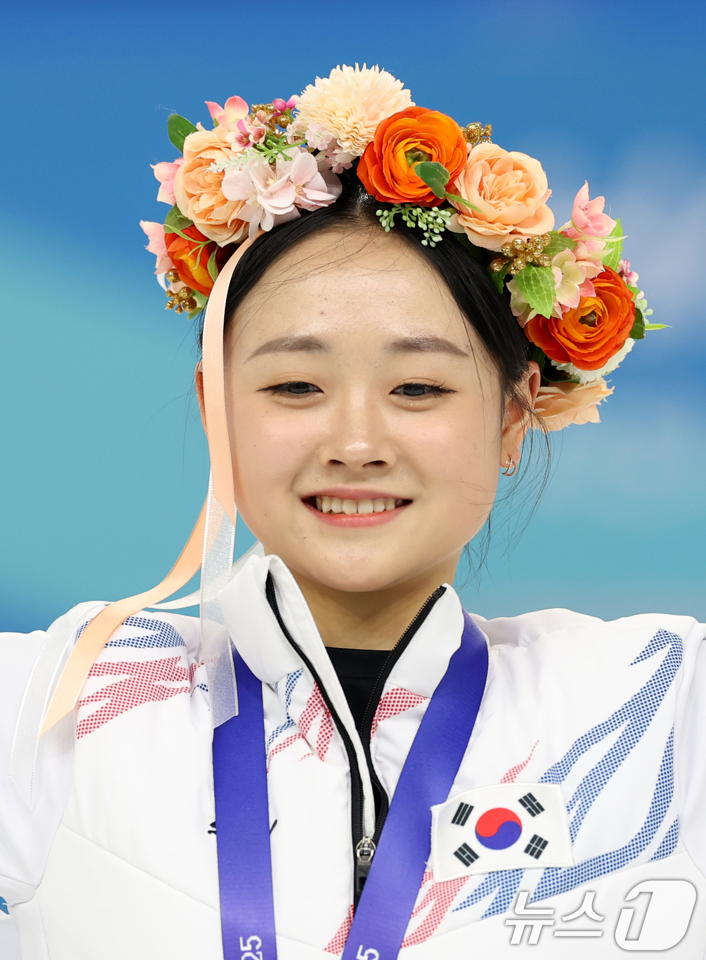 (하얼빈(중국)=뉴스1) 이승배 기자 = 하얼빈 동계아시안게임 피겨 여자 싱글 프리스케이팅에서 금메달을 차지한 김채연이 13일 중국 헤이룽장성 하얼빈 빙상훈련센터 다목적홀에서 열린 …