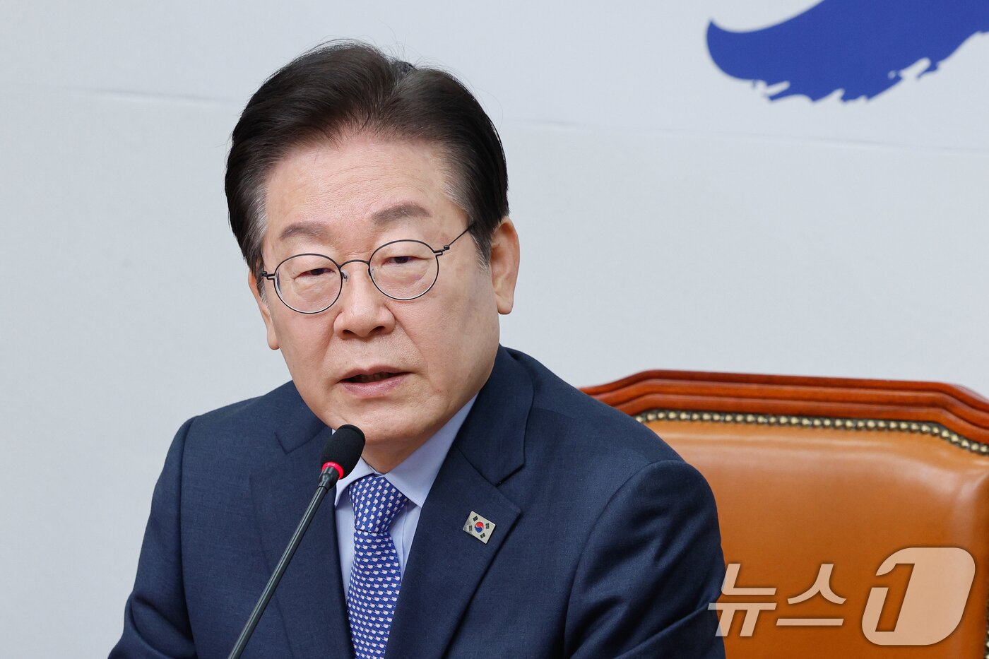 본문 이미지 - 이재명 더불어민주당 대표가 14일 오전 서울 여의도 국회에서 열린 최고위원회의에 참석해 모두 발언하고 있다. 2025.2.14/뉴스1 ⓒ News1 안은나 기자