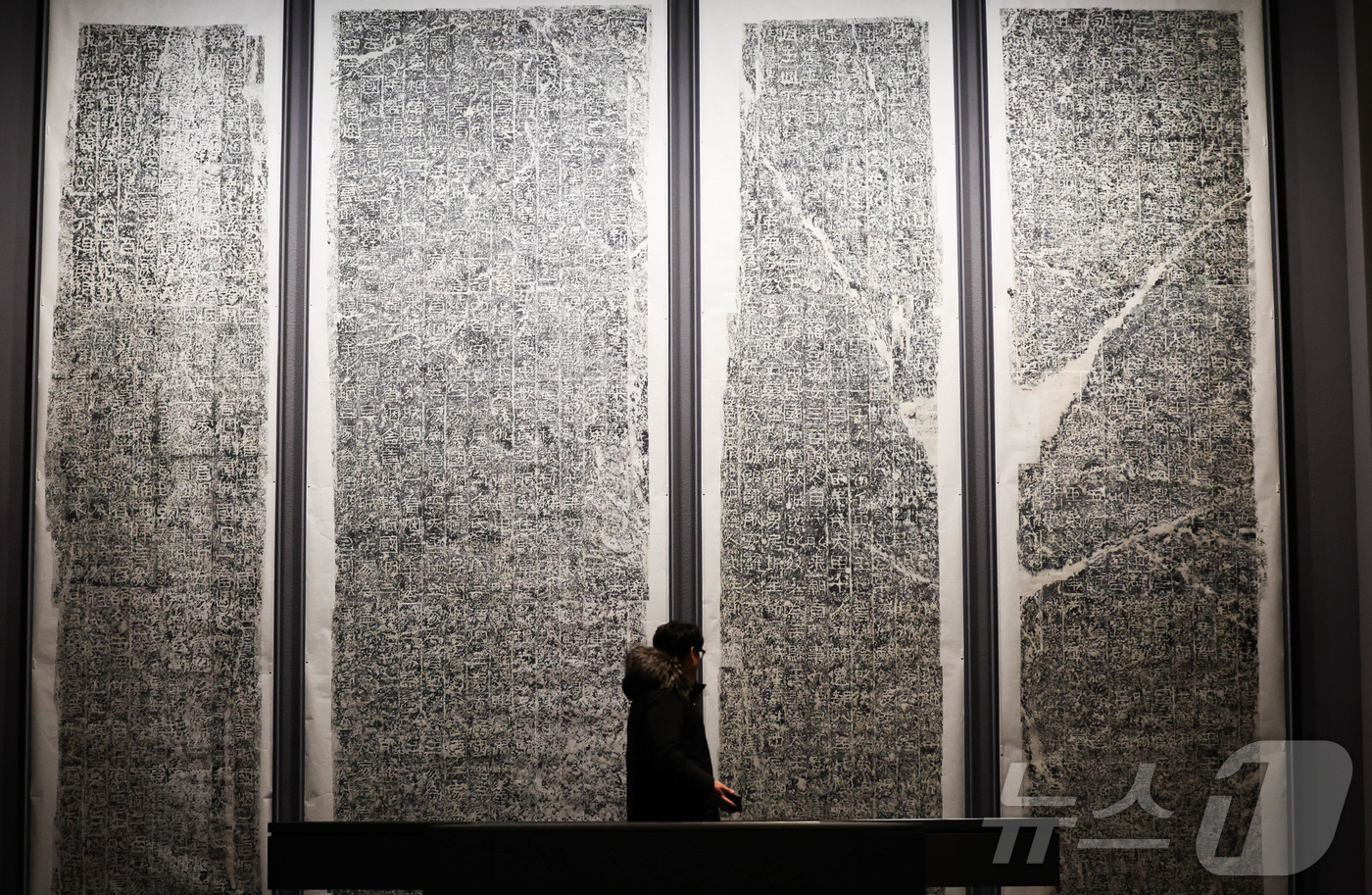 (서울=뉴스1) 허경 기자 = 14일 서울 용산구 국립중앙박물관 선사고대관이 새롭게 단장한 모습을 언론에 공개하고 있다.국립중앙박물관은 선사고대관, 구석기실~고구려실을 새롭게 단장 …