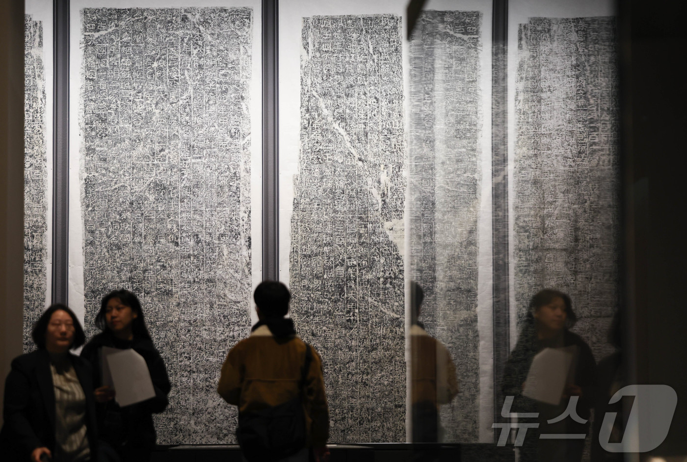 (서울=뉴스1) 허경 기자 = 14일 서울 용산구 국립중앙박물관 선사고대관이 새롭게 단장한 모습을 언론에 공개하고 있다.국립중앙박물관은 선사고대관, 구석기실~고구려실을 새롭게 단장 …