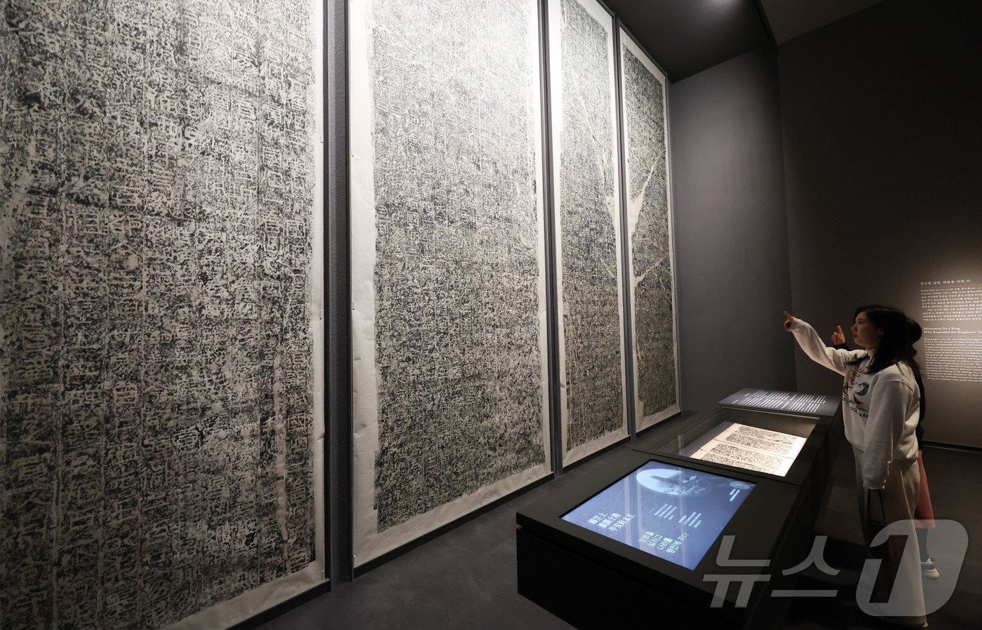 (서울=뉴스1) 허경 기자 = 14일 서울 용산구 국립중앙박물관 선사고대관이 새롭게 단장한 모습을 언론에 공개하고 있다.국립중앙박물관은 선사고대관, 구석기실~고구려실을 새롭게 단장 …