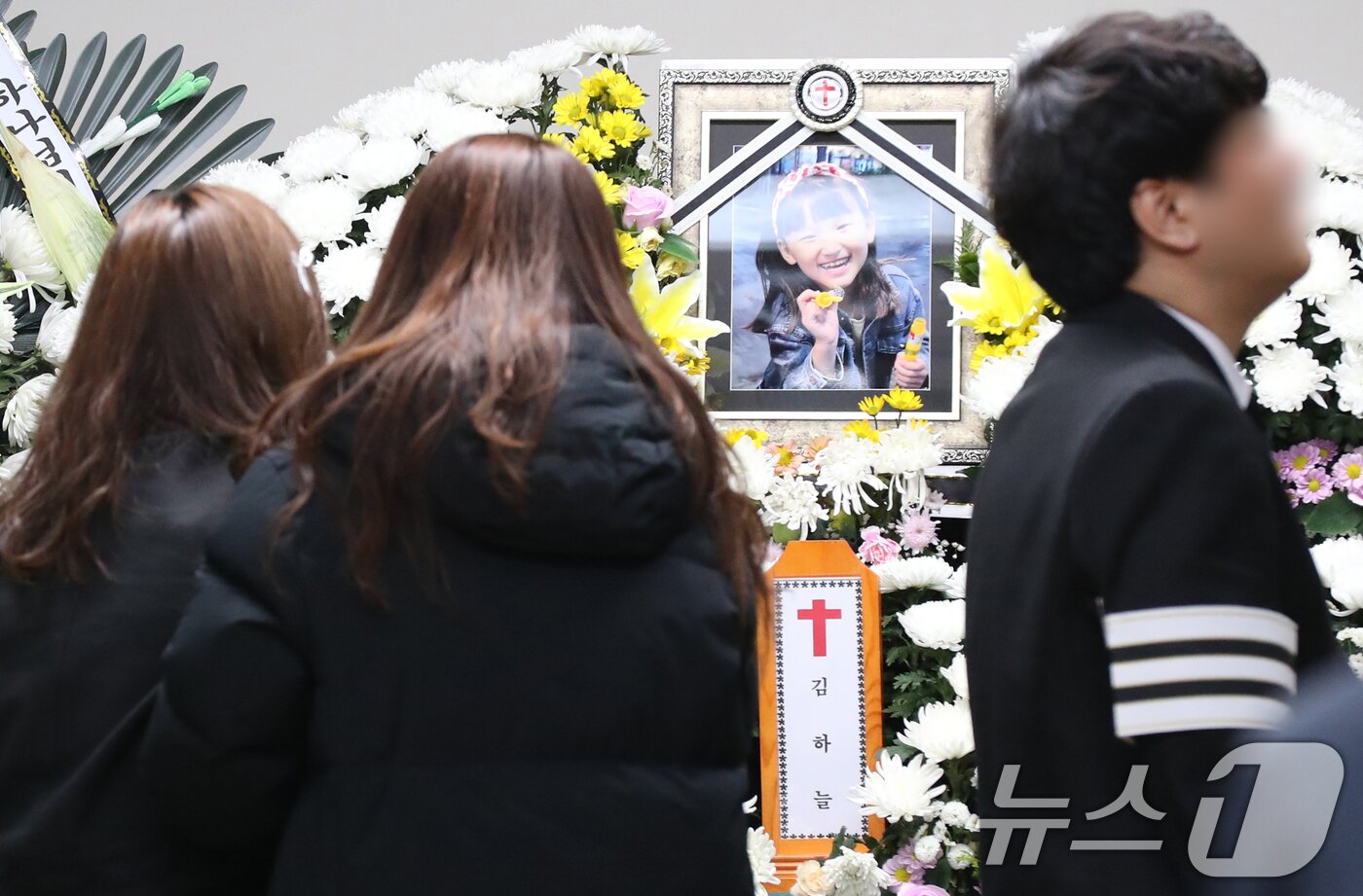 본문 이미지 - 14일 오전 대전 서구 건양대병원 장례식장에서 김하늘양의 발인식이 엄수되고 있다. 2025.2.14/뉴스1 ⓒ News1 김기태 기자