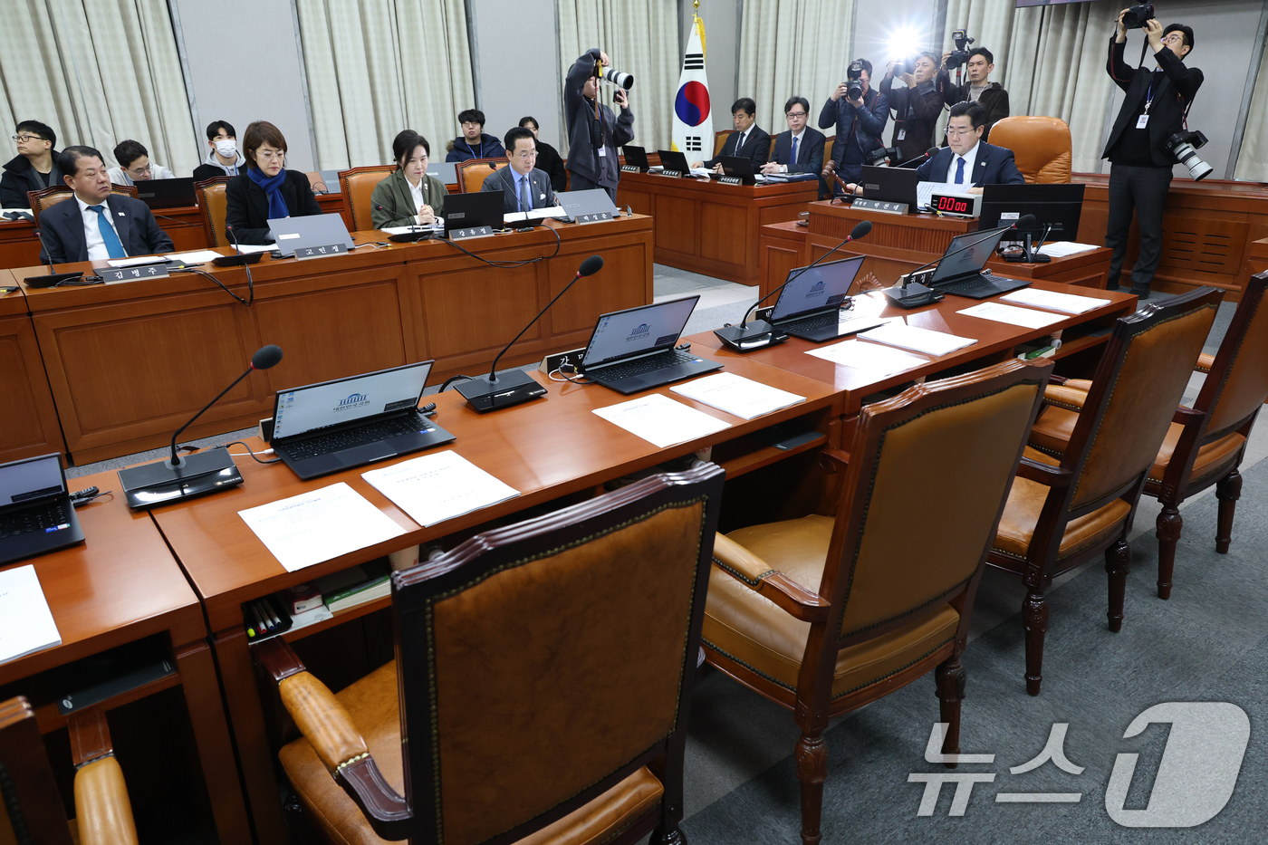 (서울=뉴스1) 이광호 기자 = 박찬대 국회 운영위원장이 14일 오전 서울 여의도 국회에서 열린 운영위원회 전체회의에서 김용원 상임위원 등 국가인권위원회의 헌정부정, 내란선전 행위 …