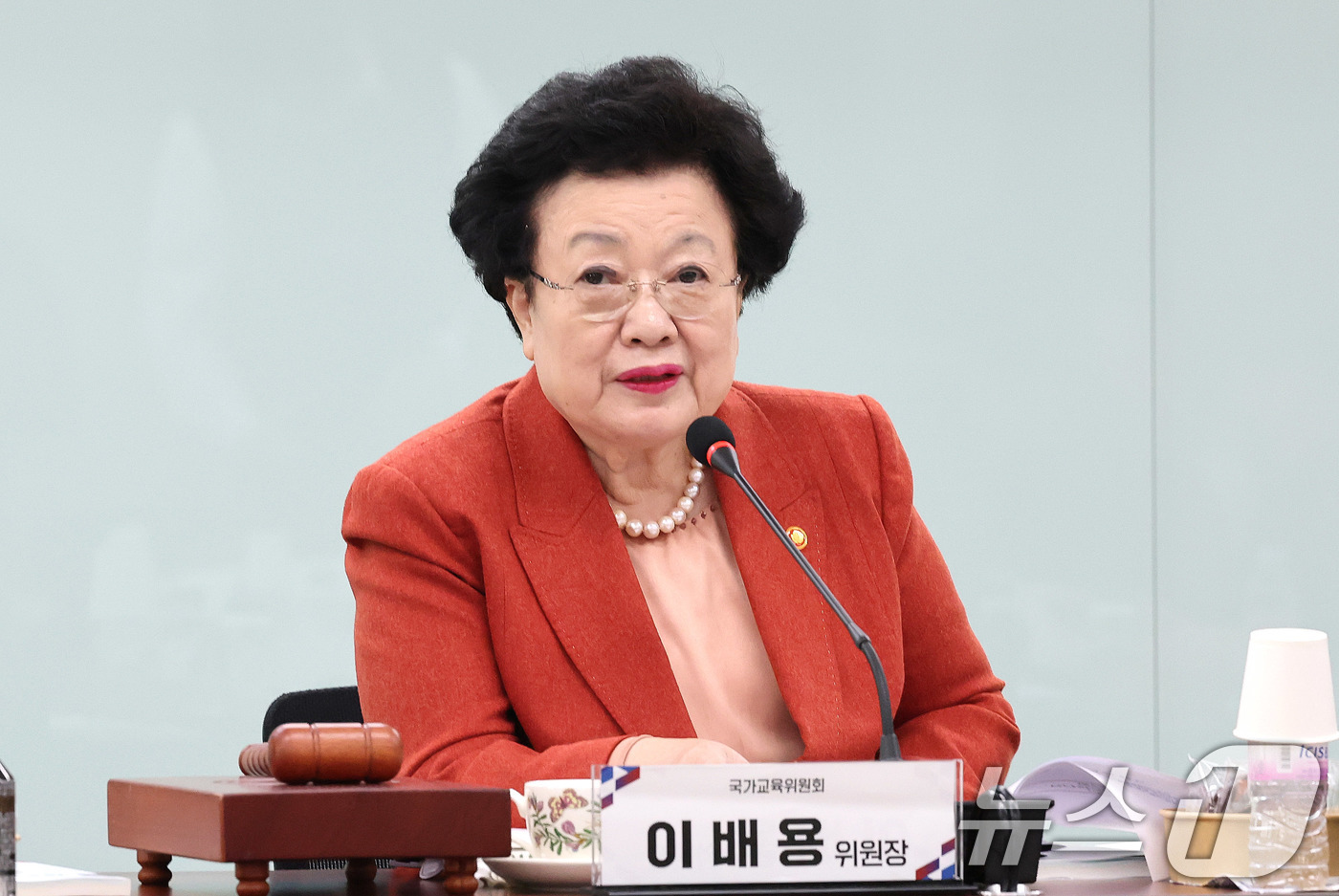 (서울=뉴스1) 임세영 기자 = 이배용 국가교육위원회 위원장이 14일 서울 종로구 정부서울청사에서 열린 제43차 국가교육위원회 회의에서 모두발언을 하고 있다. 2025.2.14/뉴 …