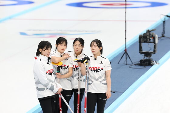 여자 컬링, 세계선수권서 스웨덴에 5-7 패배…7승2패로 공동 2위