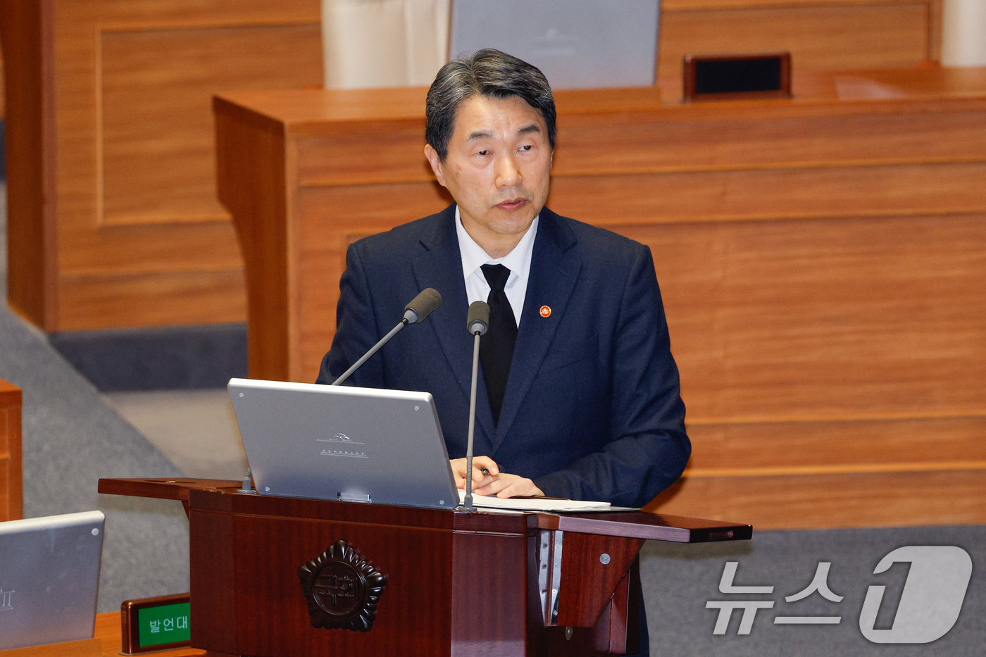 (서울=뉴스1) 안은나 기자 = 이주호 사회부총리 겸 교육부 장관이 14일 오후 서울 여의도 국회에서 열린 제422회국회(임시회) 제6차 본회의에서 민형배 더불어민주당 의원의 교육 …