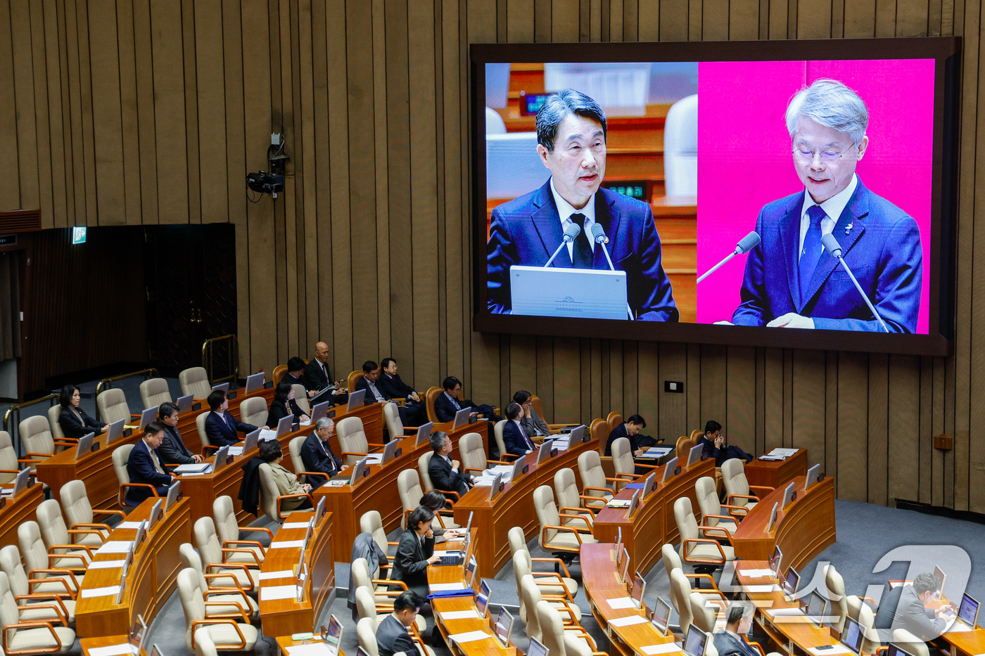 (서울=뉴스1) 안은나 기자 = 이주호 사회부총리 겸 교육부 장관이 14일 오후 서울 여의도 국회에서 열린 제422회국회(임시회) 제6차 본회의에서 민형배 더불어민주당 의원의 교육 …