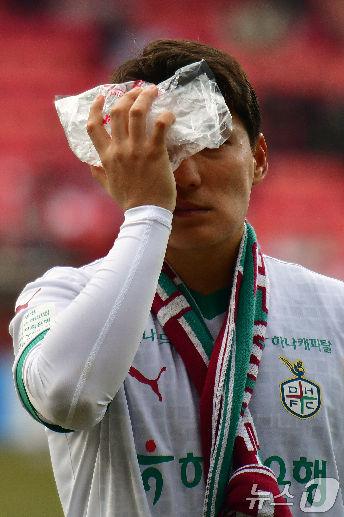 (포항=뉴스1) 최창호 기자 = 15일 오후 경북 포항 스틸야드에서 열린 하나은행 K리그1 2025 프로축구 포항 스틸러스와 대전  하나 시티즌 경기 중 주민규가 볼 경합 중 다친 …