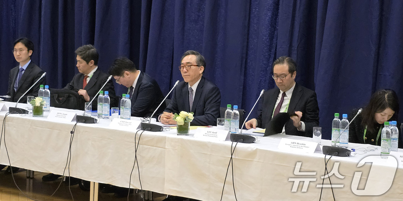 (독일(윈헨)=뉴스1) 공동취재단 = 뮌헨안보회의(MSC)에 참석차 독일에 출장중인 조태열 외교부 장관이 15일(현지시간) 독일 뮌헨 코메르츠방크에서 열린 한미일 외교장관회담에 참 …