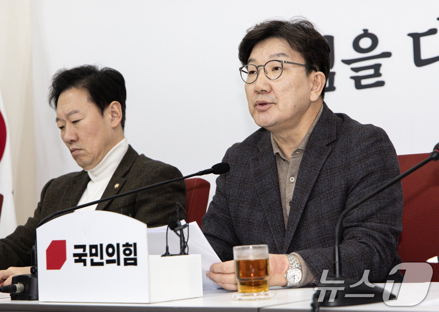 본문 이미지 - 권성동 국민의힘 원내대표가 16일 오후 서울 여의도 국회에서 현안 기자간담회를 하고 있다. 2025.2.16/뉴스1 ⓒ News1 이재명 기자