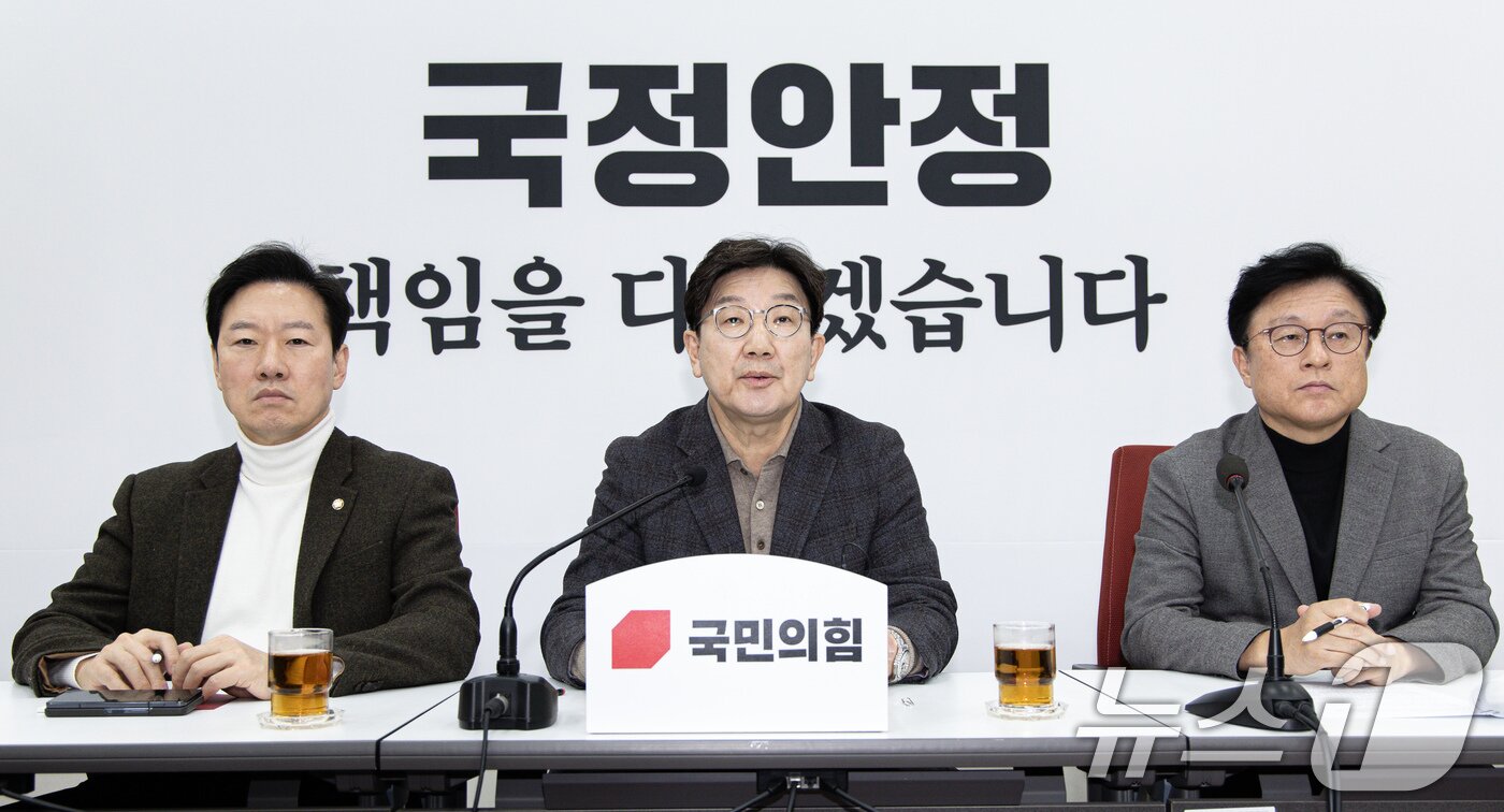 본문 이미지 - 권성동 국민의힘 원내대표가 16일 오후 서울 여의도 국회에서 현안 기자간담회를 하고 있다. 2025.2.16/뉴스1 ⓒ News1 이재명 기자