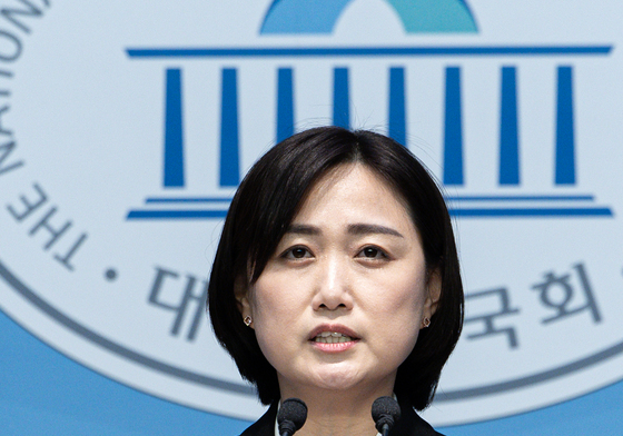 與 "국힘, 김건희 전당대회 개입 모른 척…끝까지 책임 물을 것"