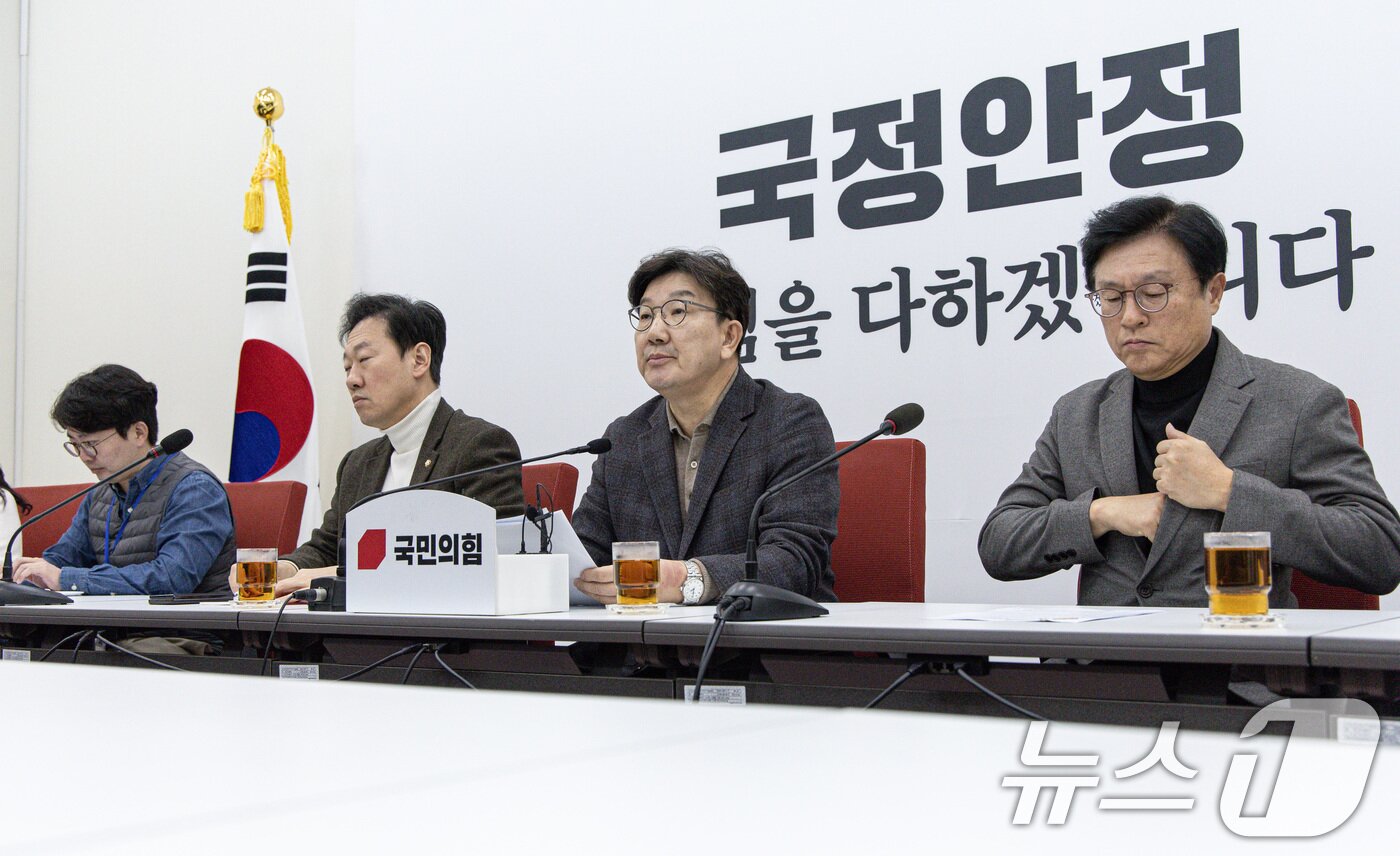 본문 이미지 - 권성동 국민의힘 원내대표가 16일 오후 서울 여의도 국회에서 현안 기자간담회를 하고 있다. 2025.2.16/뉴스1 ⓒ News1 이재명 기자