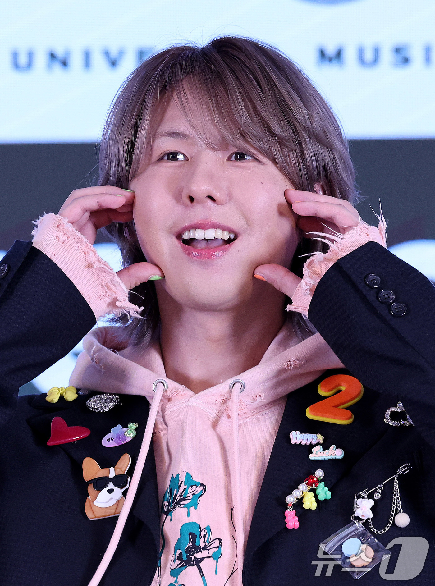 (서울=뉴스1) 박지혜 기자 = 일본 최정상급 인기 밴드 미세스 그린 애플의 후지사와 료카가 16일 서울 노보텔 앰배서더 서울 동대문 호텔에서 열린 내한 공연 개최 기념 기자간담회 …