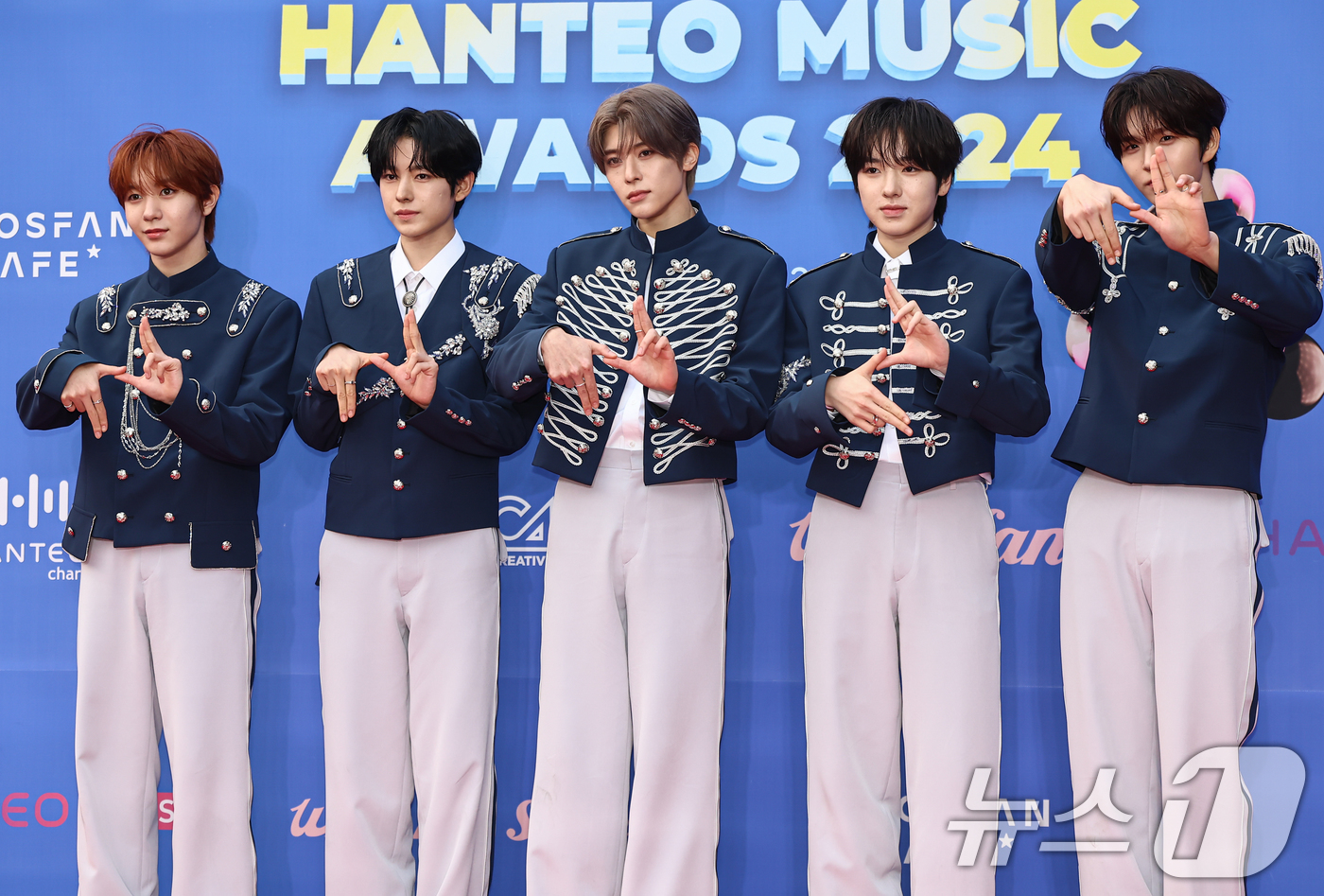 (서울=뉴스1) 김도우 기자 = 보이그룹 NCT위시가 16일 서울 중구 장충충체육관에서 열린 '32주년 한터뮤직어워즈 2024' 레드카펫 행사에 참석해 포즈를 취하고 있다. 202 …