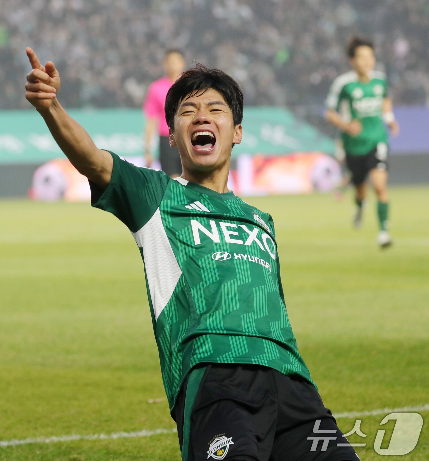 본문 이미지 - 자신의 A매치 데뷔전에서 어시스트를 작성한 전진우 ⓒ News1 유경석 기자