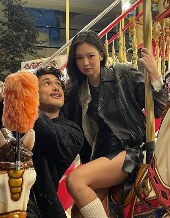 본문 이미지 - 제니, 찰스 멜튼