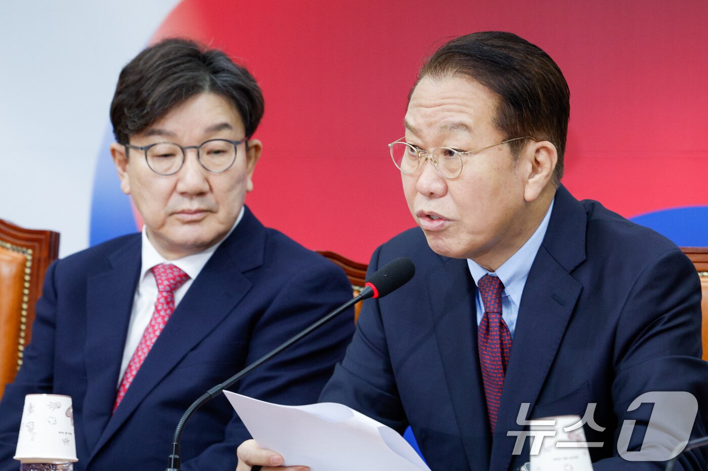 본문 이미지 - 권영세 국민의힘 비상대책위원장이 17일 오전 서울 여의도 국회에서 열린 비상대책위원회의에 참석해 모두 발언하고 있다. 2025.2.17/뉴스1 ⓒ News1 안은나 기자