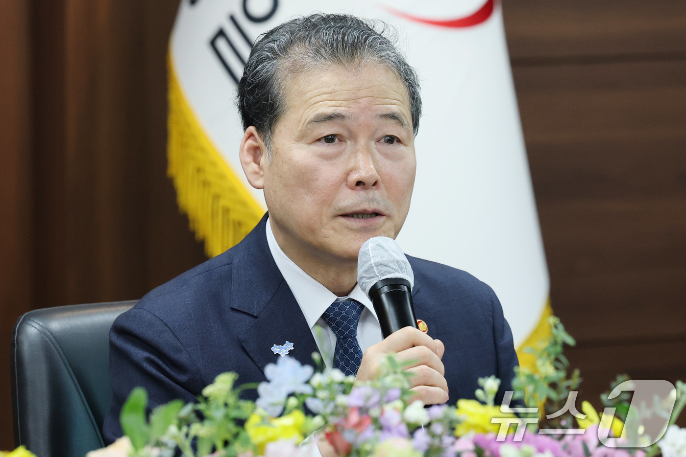 (서울=뉴스1) 임세영 기자 = 김영호 통일부 장관이 17일 오전 서울 종로구 정부서울청사에서 열린 북한이탈주민 건강증진 및 정착지원을 위한 통일부·국민체육진흥공단 업무협약 체결식 …