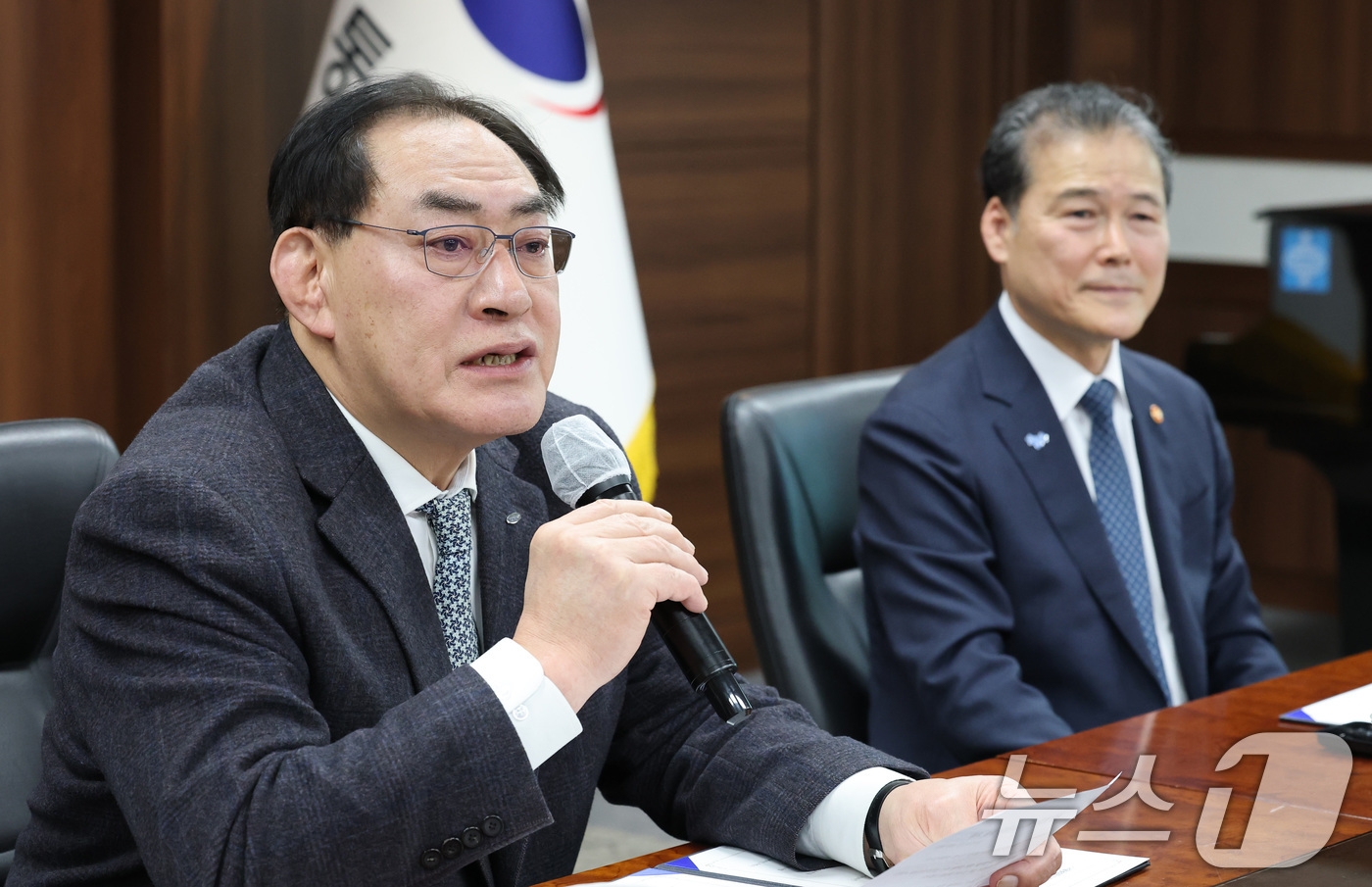 (서울=뉴스1) 임세영 기자 = 하형주 국민체육진흥공단 이사장이 17일 오전 서울 종로구 정부서울청사에서 열린 북한이탈주민 건강증진 및 정착지원을 위한 통일부·국민체육진흥공단 업무 …