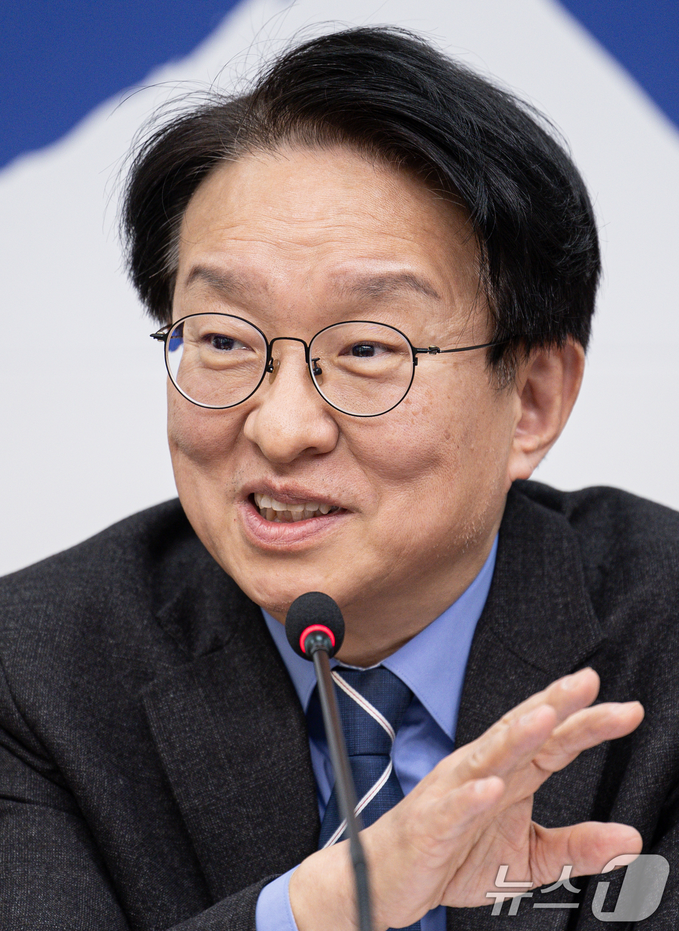 (서울=뉴스1) 이재명 기자 = 권칠승 더불어민주당 중소기업특별위원회 위원장이 17일 오후 서울 여의도 국회에서 열린 민주당 중소기업특별위원회 정책수렴 및 출범식에서 발언을 하고 …