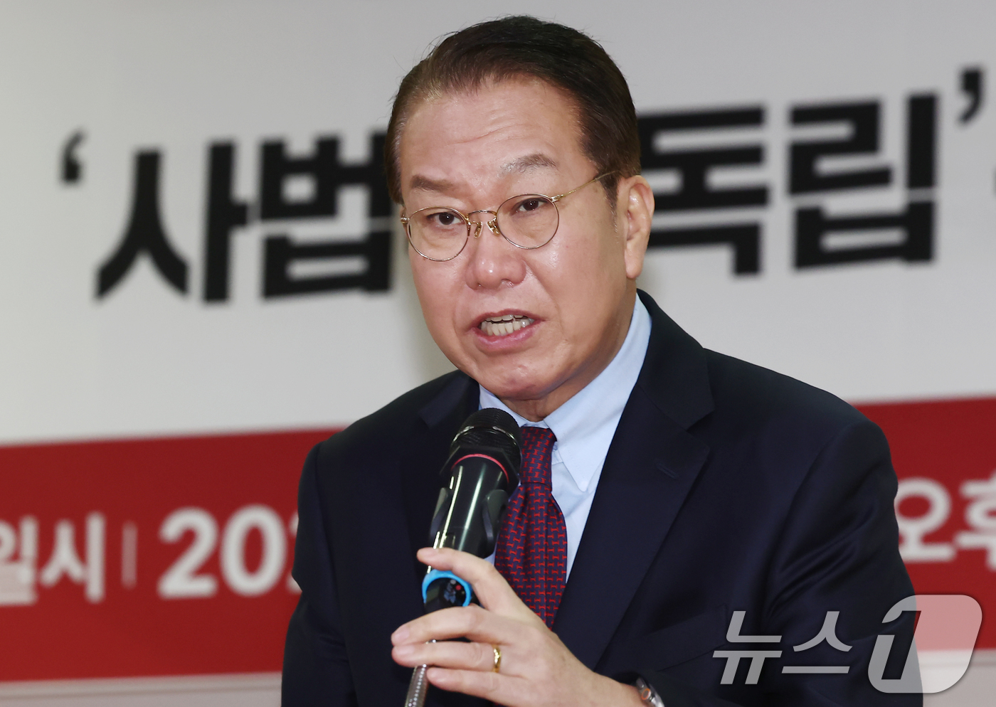 (서울=뉴스1) 김민지 기자 = 권영세 국민의힘 비상대책위원장이 17일 오후 서울 여의도 국회의원회관에서 열린 '창립 30주년 여의도연구원 연속토론회, 국민 위에 군림하는 국가기관 …