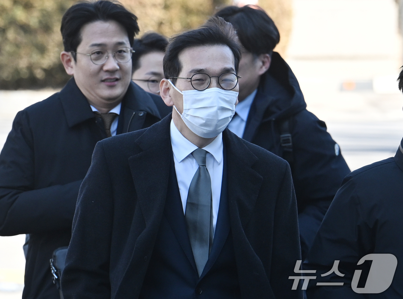 (서울=뉴스1) 김성진 기자 = 조상원 서울중앙지검 4차장검사가 17일 서울 종로구 헌법재판소에서 열린 탄핵심판 1차 변론에 출석하고 있다. (공동취재) 2025.2.17/뉴스1