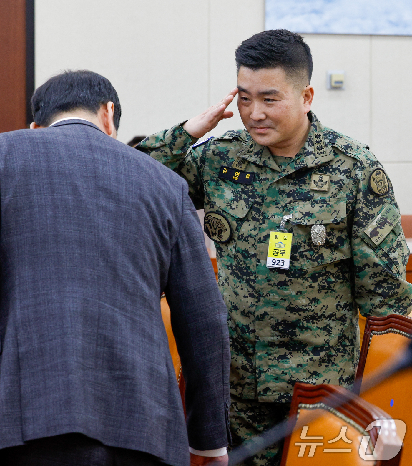 (서울=뉴스1) 안은나 기자 = 김현태 육군 707특수임무단장이 17일 오후 서울 여의도 국회에서 열린 국방위원회 제422회국회(임시회) 제2차 전체회의에 출석해 김선호 국방부 장 …