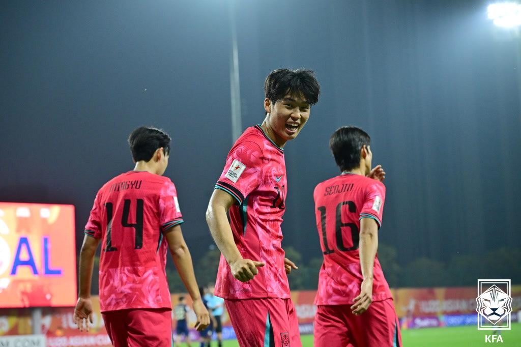본문 이미지 - 이창원 감독이 이끄는 20세 이하 축구대표팀이 17일 열린 2025 AFC U20 아시안컵 조별리그 D조 2차전에서 태국에 3-1로 역전승했다. (대한축구협회 제공)