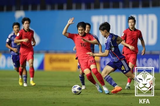 본문 이미지 - 한국은 2023 AFC U17 아시안컵 결승에서 판정의 불이익을 받으며 일본에 0-3으로 졌다. &#40;대한축구협회 제공&#41;