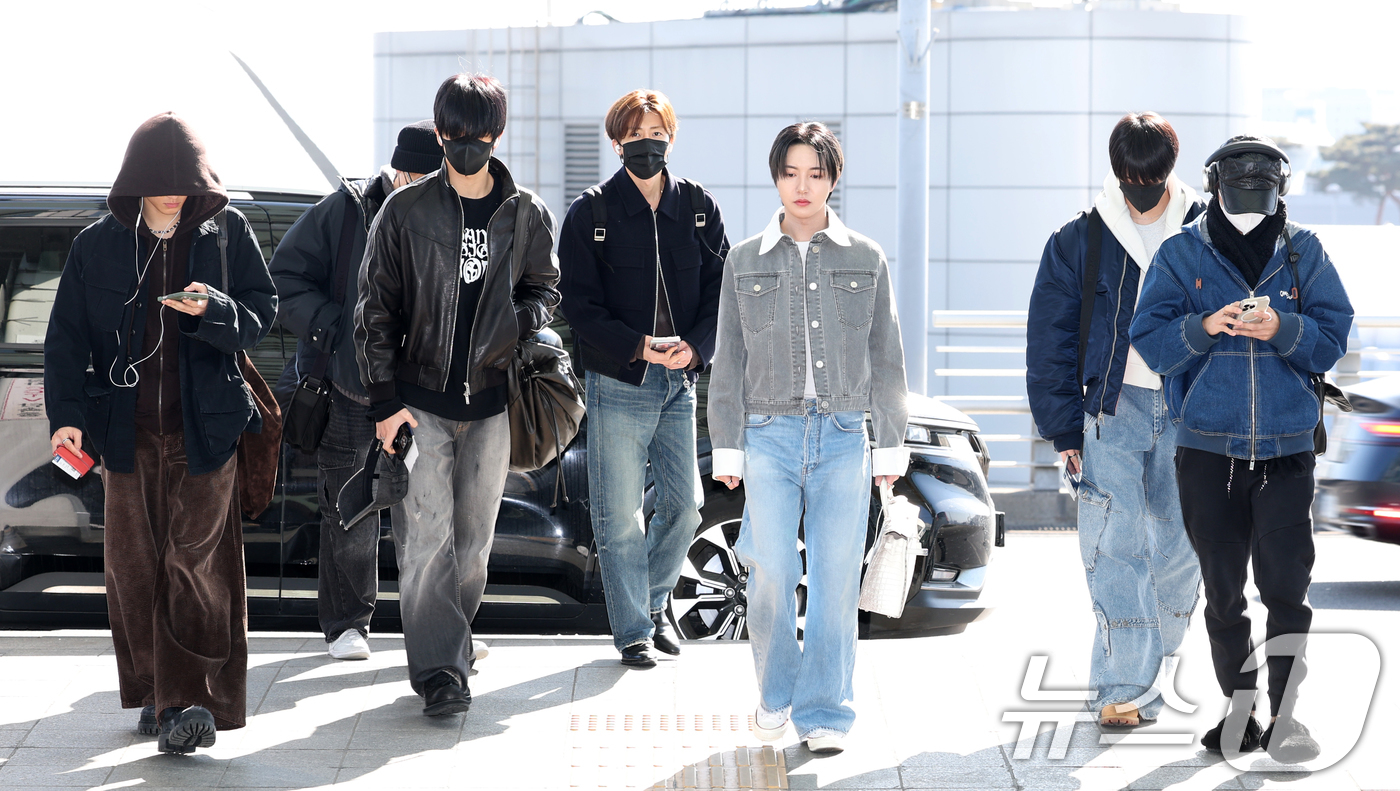 (인천공항=뉴스1) 권현진 기자 = NCT드림이 해외 일정을 위해 18일 인천공항1터미널에 도착해 중국 상하이로 출국하고 있다. 2025.2.18/뉴스1