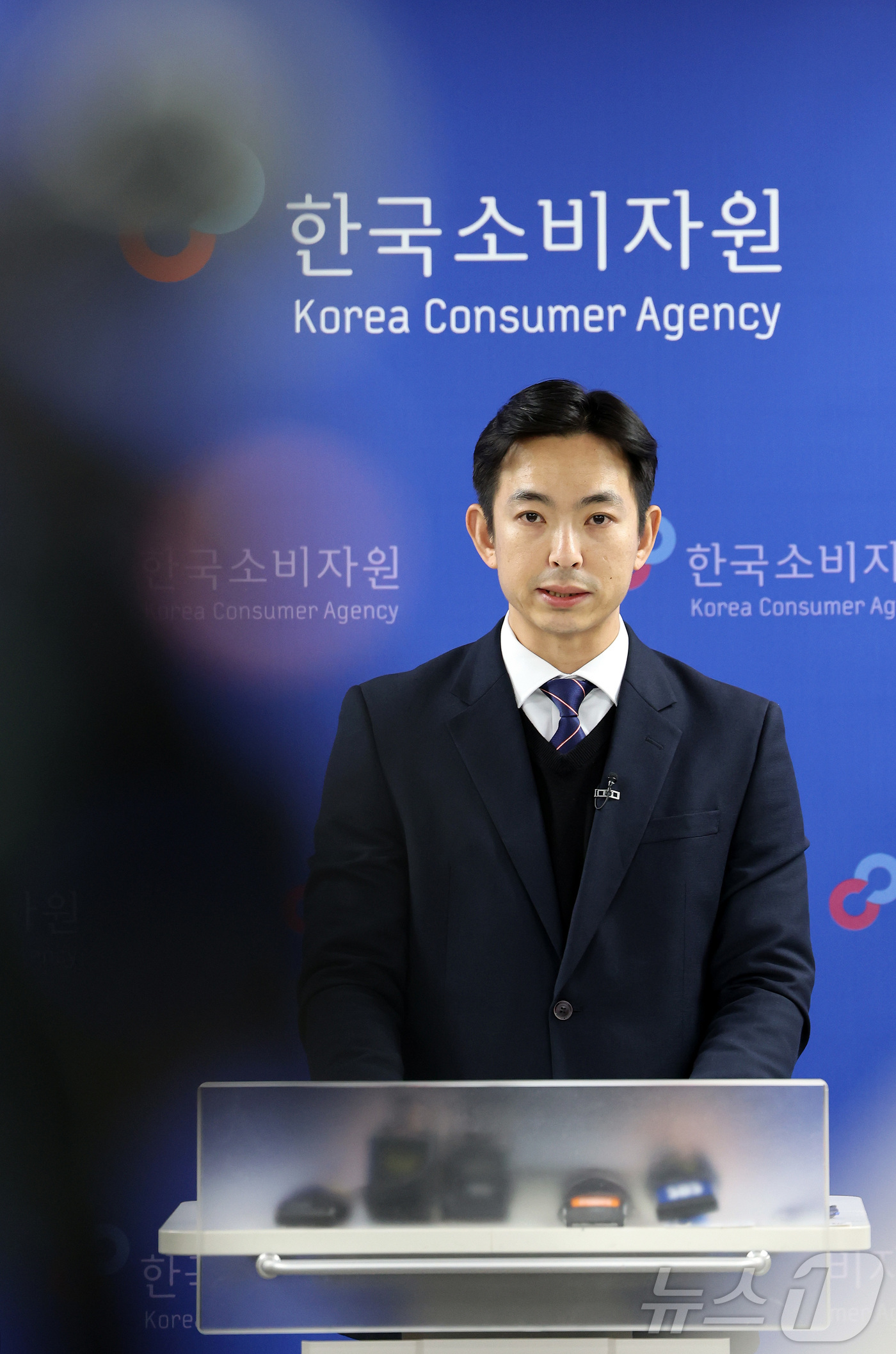 (서울=뉴스1) 이동해 기자 = 나은수 스마트제품시험국 기계모빌리티팀 팀장이 18일 서울 송파구 한국소비자원 서울지원에서 해외직구 디지털 도어록 품질 및 안전성 시험평가 결과 발표 …