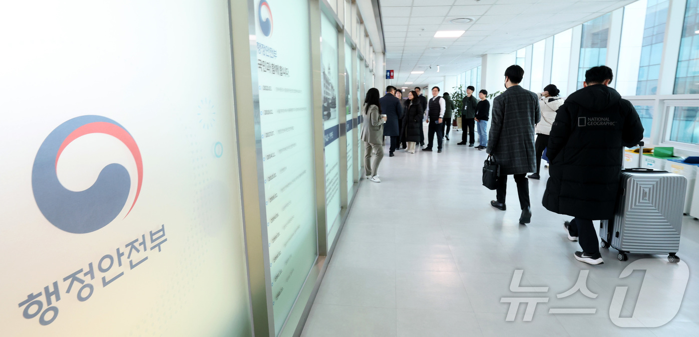 (세종=뉴스1) 김기남 기자 = 12·3 내란 사태를 수사하고 있는 경찰청 국가수사본부가 계엄 당시 소방청에 언론사 단전·단수 지시와 관련해 18일 오후 전 이상민 행정안전부 장관 …
