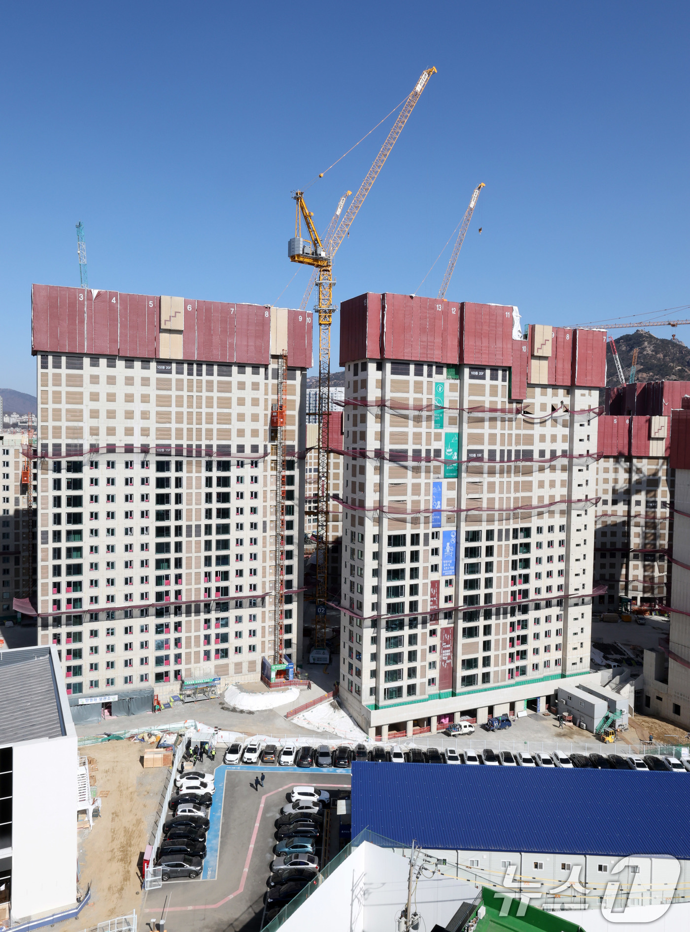 (서울=뉴스1) 박세연 기자 = 최근 경기 불황으로 인해 우리 산업 전반의 취업자 수가 감소하고 있는 것으로 나타났다. 특히 건설업계는 신규 취업자가 급격하게 줄어들면서 경기 침체 …