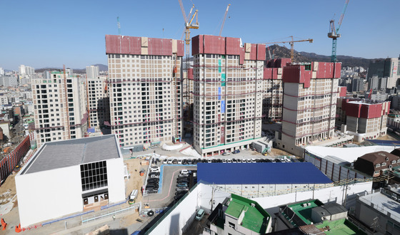 '입찰 짬짜미' 1400억 철퇴 맞은 가구업계…쌓이는 과징금 부담