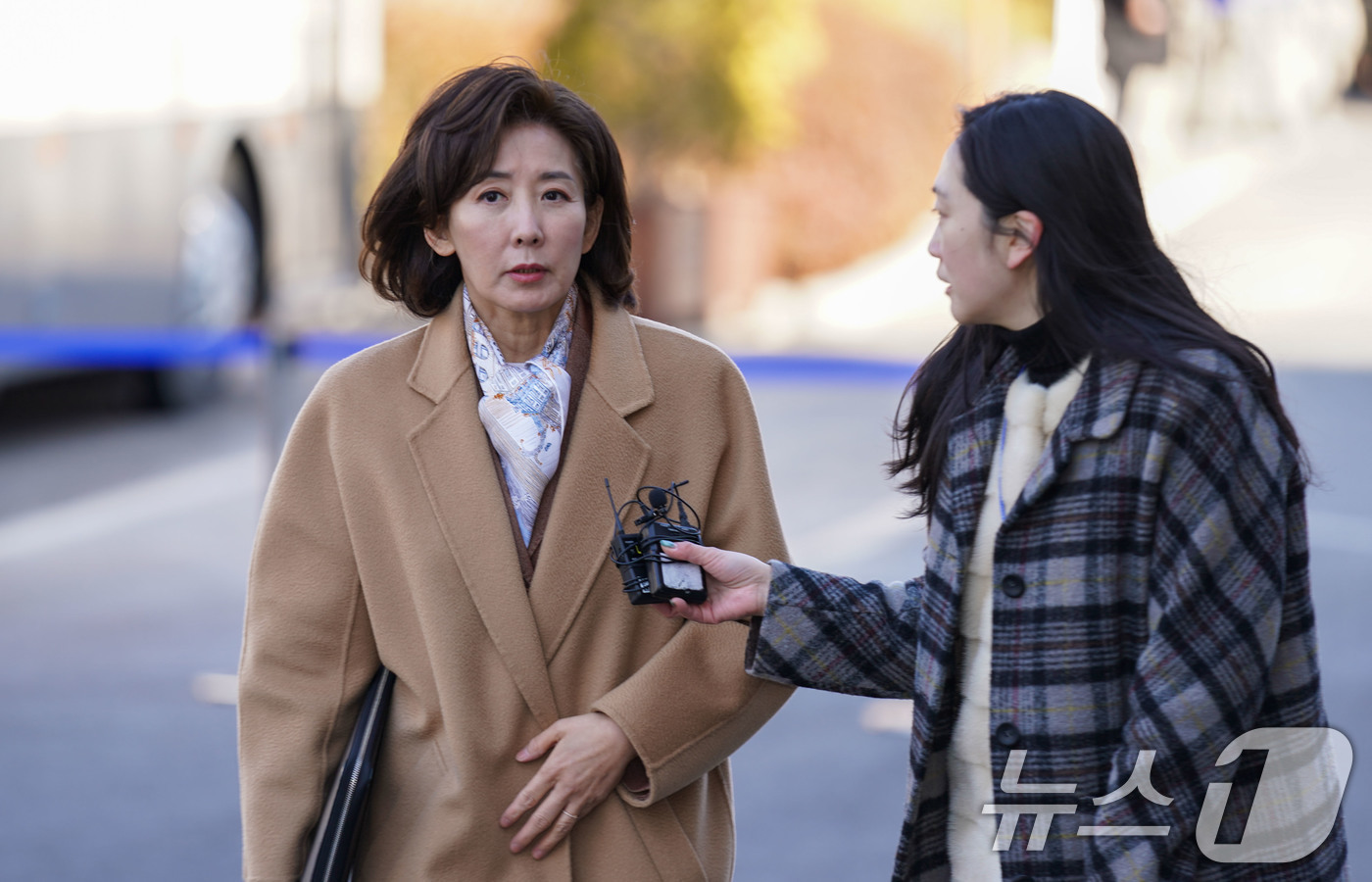 (서울=뉴스1) 사진공동취재단 = 나경원 국민의힘 의원이 18일 서울 종로구 헌법재판소에서 열린 윤석열 대통령 탄핵심판 9차 변론기일을 방청하기 위해 들어서고 있다. 2025.2. …