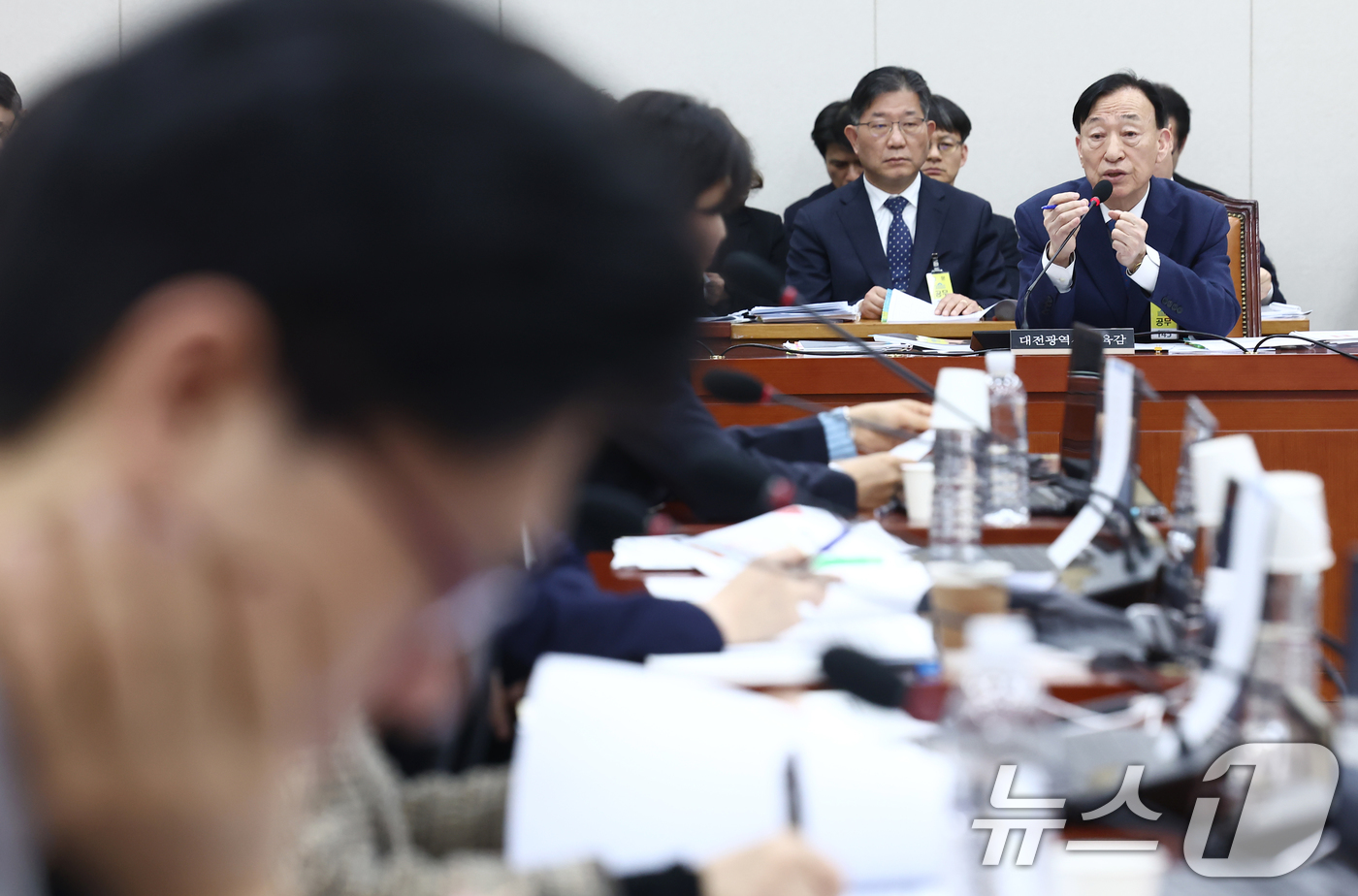 (서울=뉴스1) 김민지 기자 = 설동호 대전시교육감이 18일 오후 서울 여의도 국회에서 열린 교육위원회 전체회의에서 교원 대책 관련 의원 질의에 답변하고 있다. 2025.2.18/ …