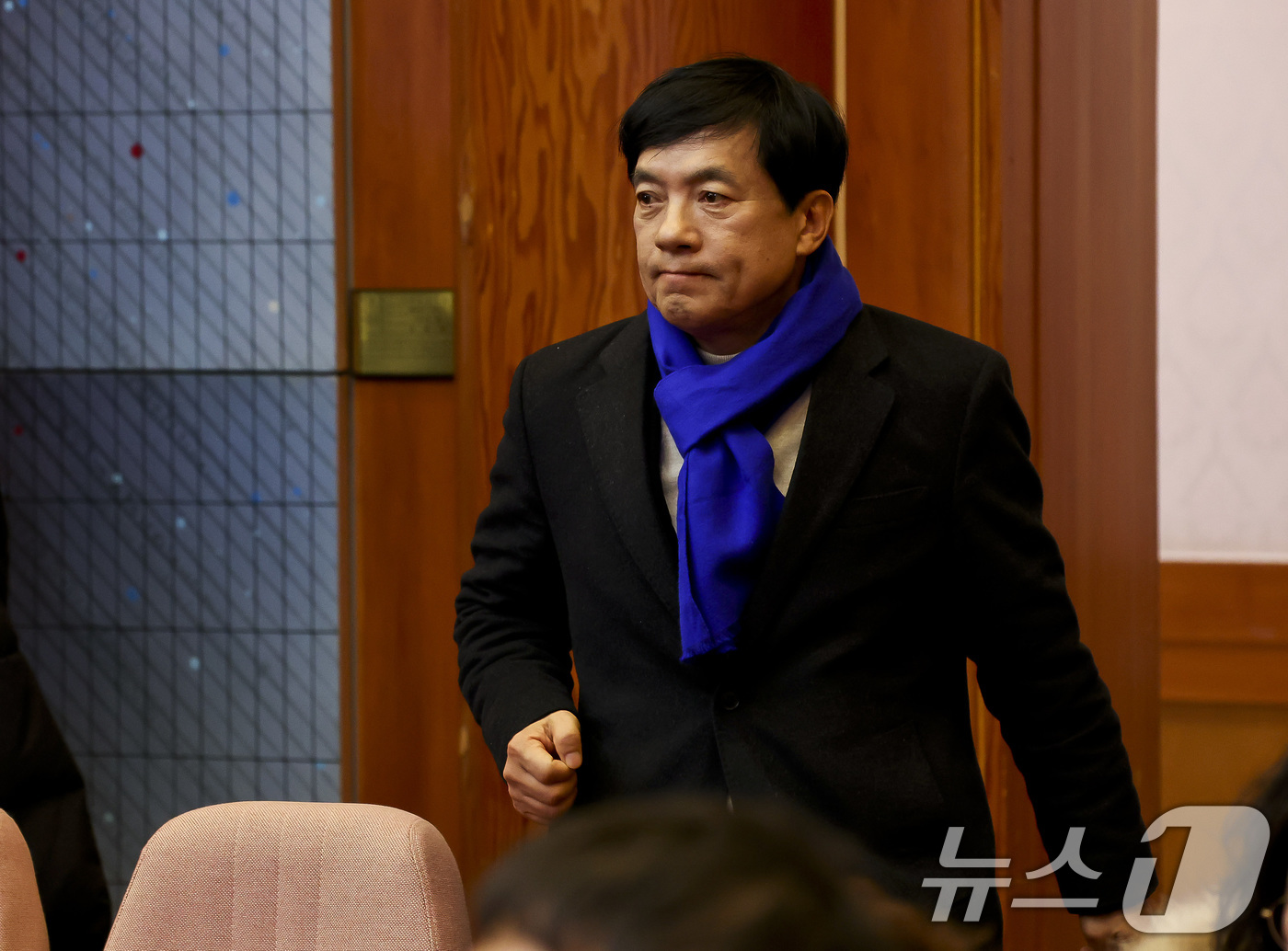 (서울=뉴스1) 사진공동취재단 = 이성윤 더불어민주당 의원이 18일 서울 종로구 헌법재판소에서 열린 '윤석열 대통령 탄핵심판 9차 변론'을 방청하기 위해 참석하고 있다. 2025. …