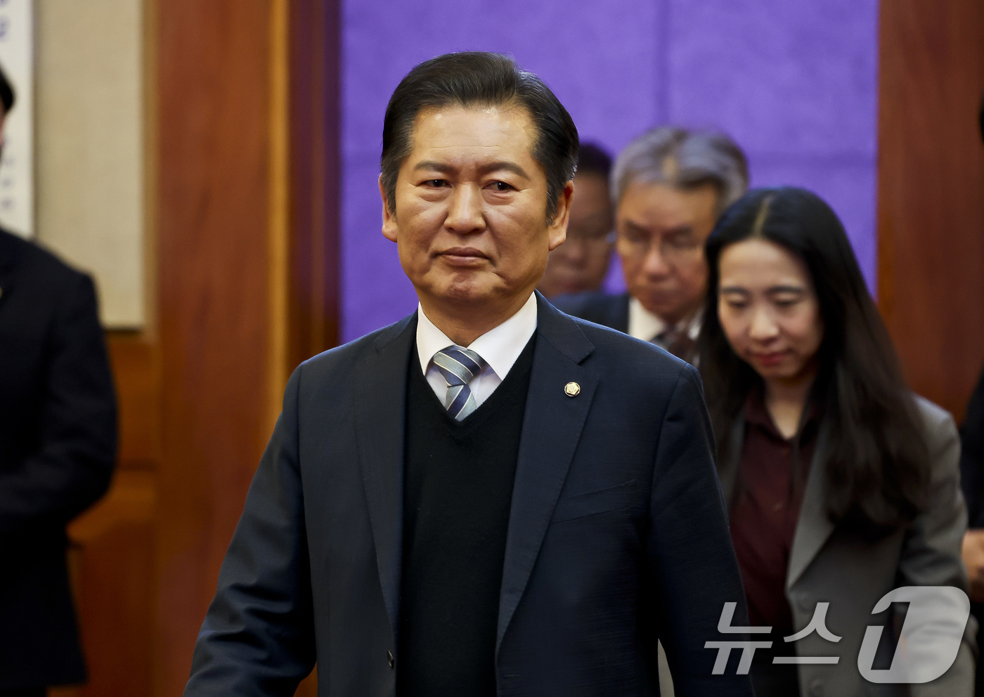 (서울=뉴스1) 사진공동취재단 = 정청래 국회 탄핵소추위원장이 18일 서울 종로구 헌법재판소에서 열린 '윤석열 대통령 탄핵심판 9차 변론'에 출석하고 있다. 2025.2.18/뉴스 …